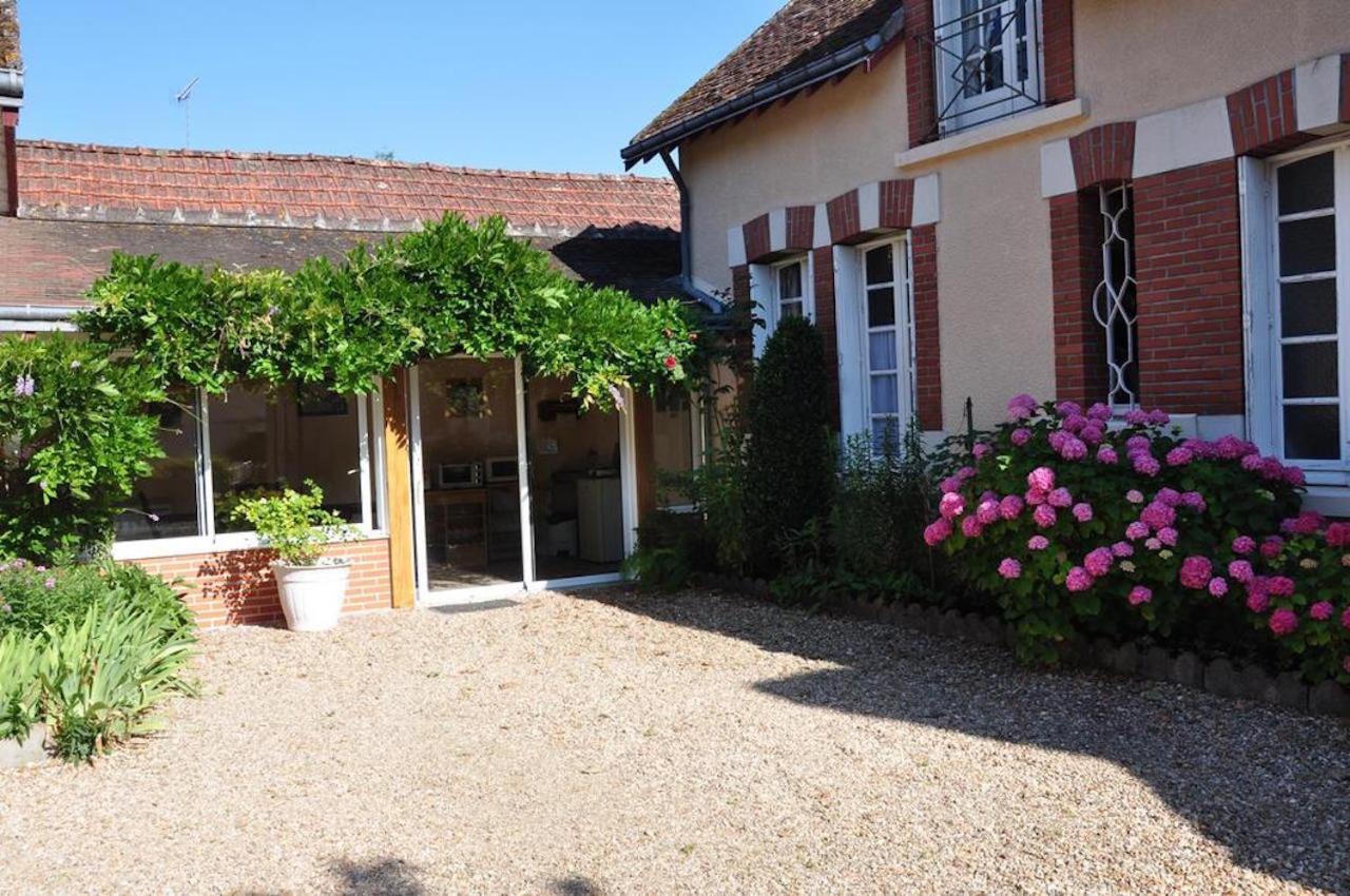 La Petite Tuilerie Hotel Villefranche-sur-Cher Exterior photo